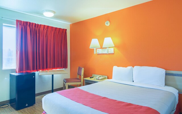 Motel 6 Russellville, AR