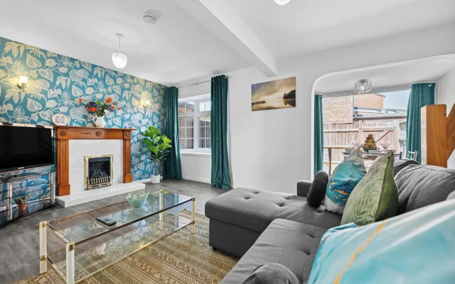 Cozy 3 bedroom house near hospital