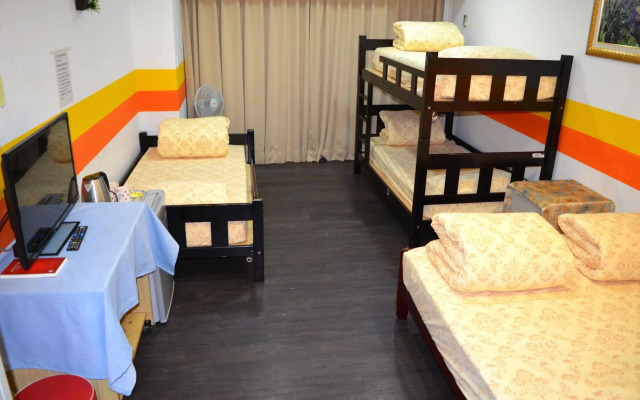 Holo Hostel