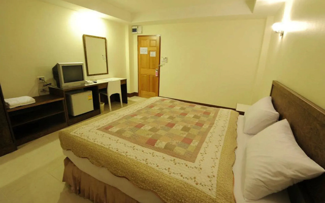 Trat Center Hotel