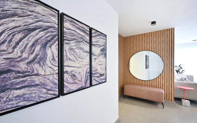 Designed 3BR in Frishman 15 by HolyGuest