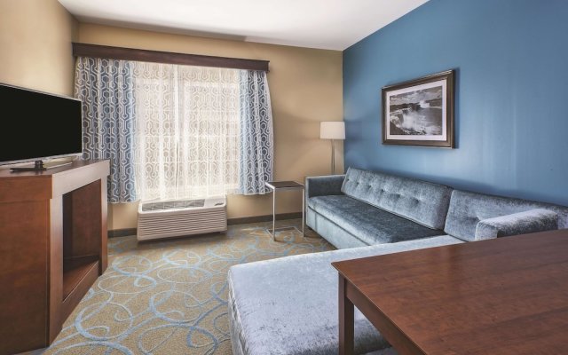 La Quinta Inn And Suites Niagara Falls