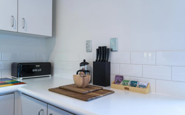 Chester Street West Apartment