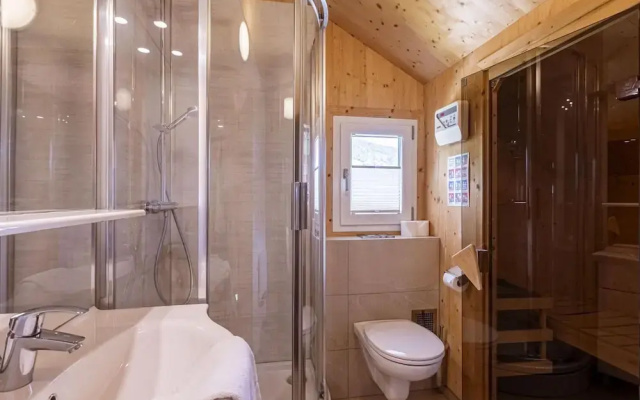 Chalet With Outdoor hot tub