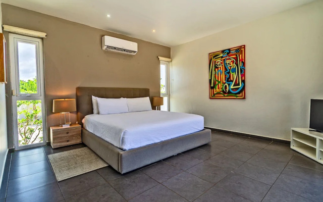 Stunning Modern Home, Near Beaches Full AC