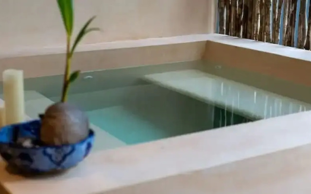 Spacious 3 Br. W/private Pool Exclusive Gym
