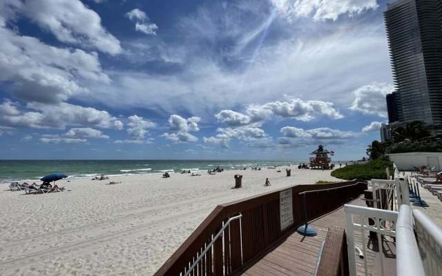 Areia Azul Aparts Miami