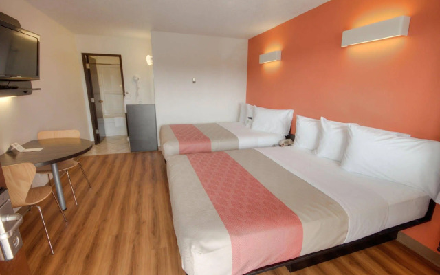 Motel 6 Lethbridge, AB