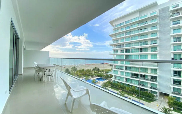 w Impeccable 2BR w Charming Balcony in CTG