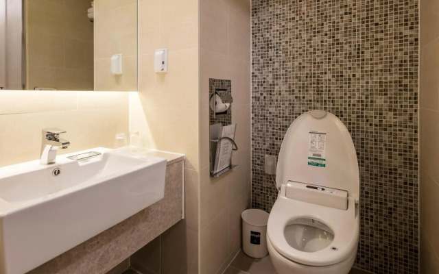 The First Stay Hotel