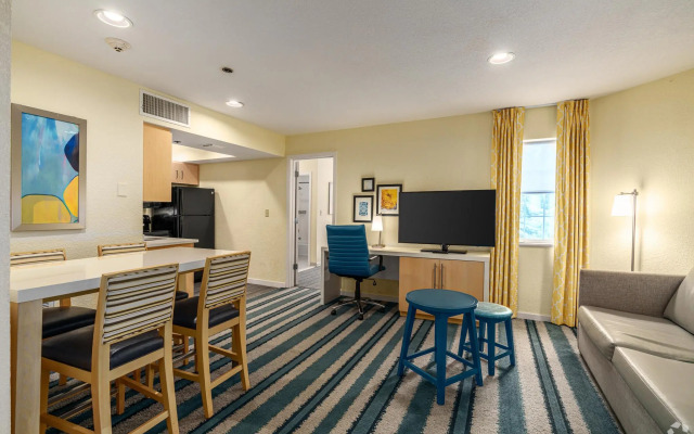 AVIA Residences on Lincoln- Extended Stay