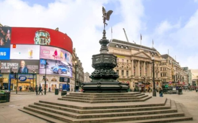 Luxury Flat with Panoramic View of Piccadilly Circus