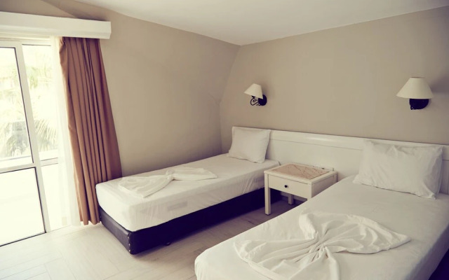 Blue Lagoon Apart Hotel