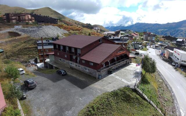 Gudauri Hut Hotel