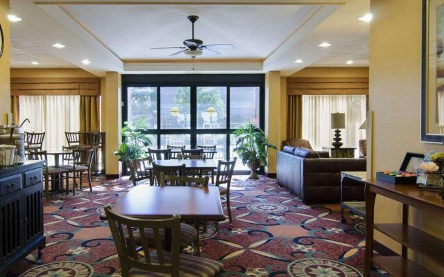 Mainstay Suites Rogers