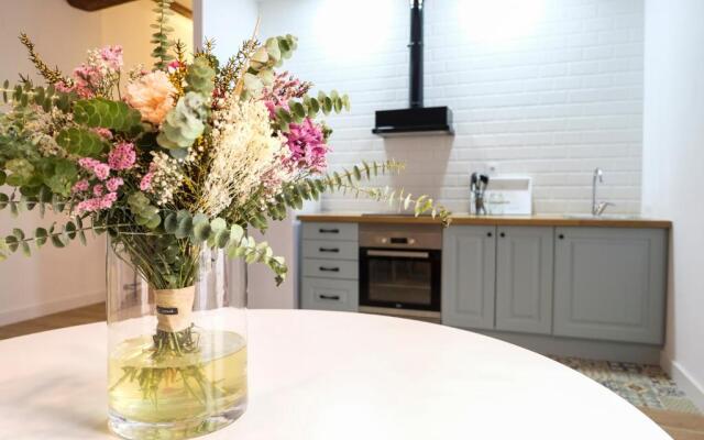 LA MOMA Apartments & Room