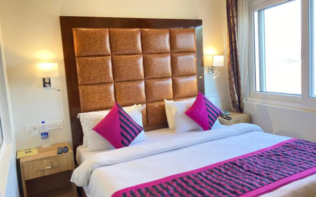 Hotel Guru Surbhi