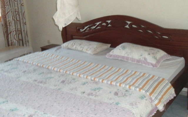 Airport luxury motel