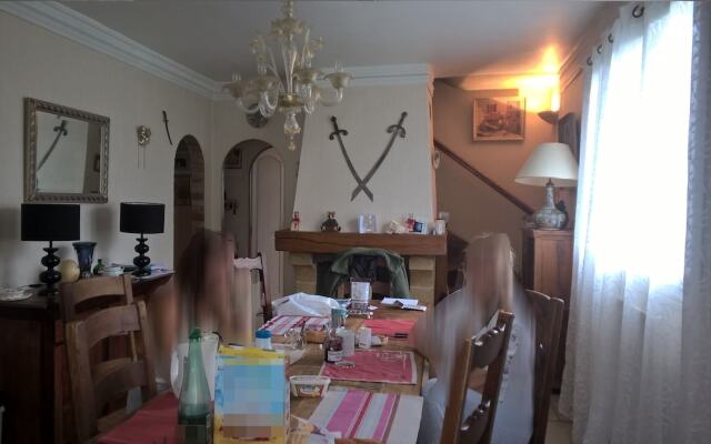 Chambre dans une maison pleine de vie