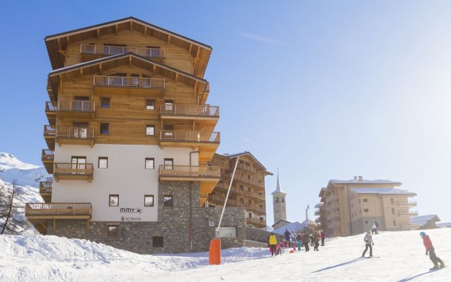 Attractive Apartment in a Chalet Directly on the ski Slope