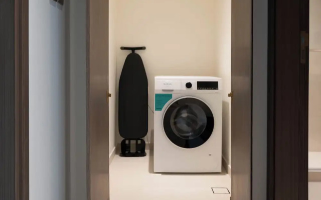 KeyRock - Palm View Apt with Pool