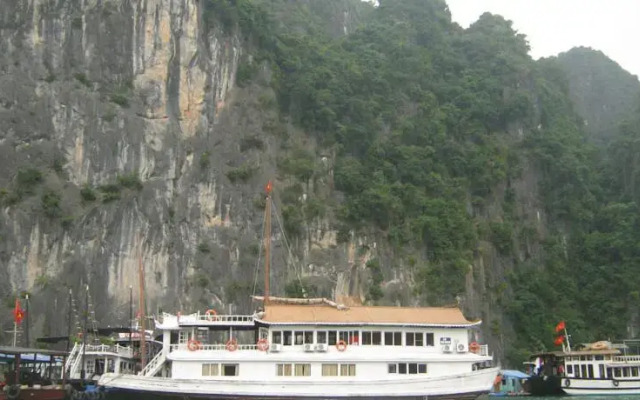 Halong Party Cruises