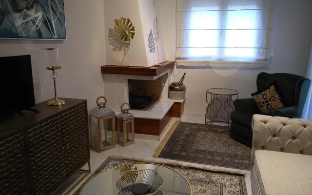 Christine's Golden Suite at Ioannina's Center