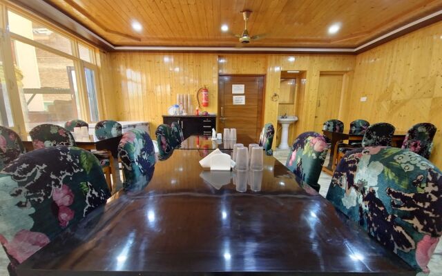 Seven Hills Hotel Srinagar