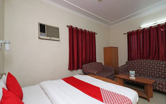 OYO 28130 Hotel Shiva