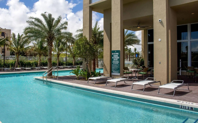 Mare Azur Miami Luxury Apartments by Grand Bay