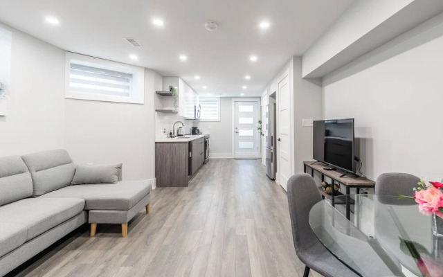 GLOBALSTAY Modern Basement In DT Toronto