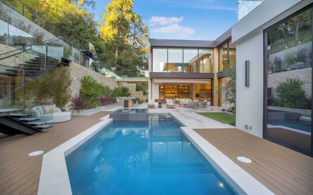 Hutton Villa - 5-bedroom Retreat in Iconic Beverly Hills Oasis