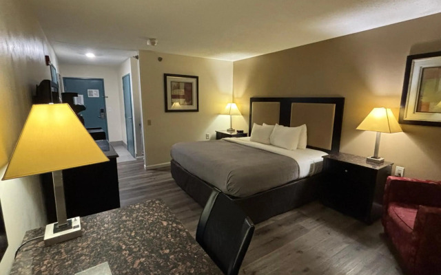 Quality Inn & Suites Woodstock near Lake Geneva