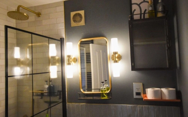 Hidden Gem! 1 bed Flat Near Clifton Triangle