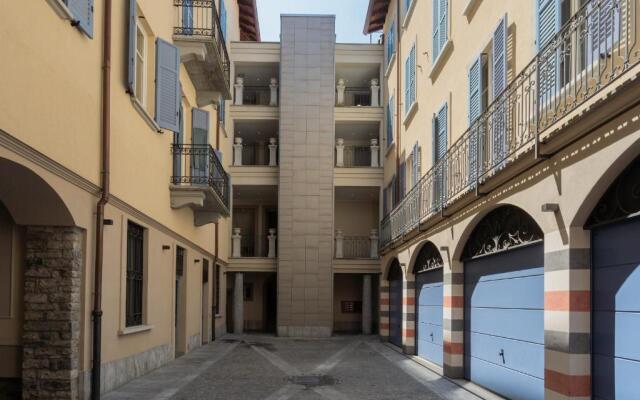 White Flat in Como City Center by Rent All Como