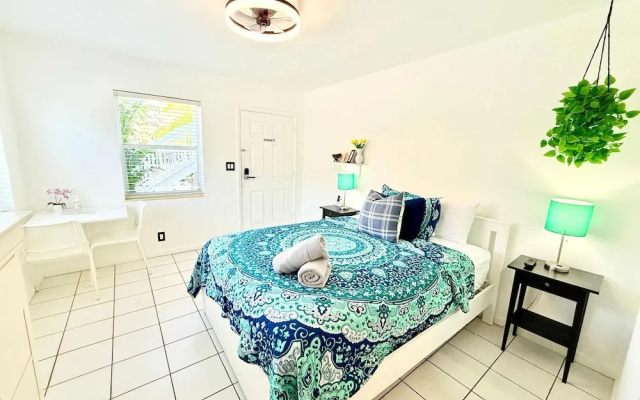 Hollywood Boardwalk Studio Fully Equipped Kitchen