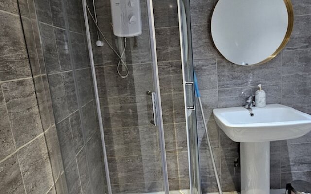 Beautiful En-suite Studio in Leeds -lower Floor