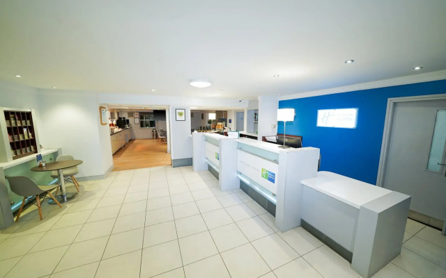 Hol Inn Express East