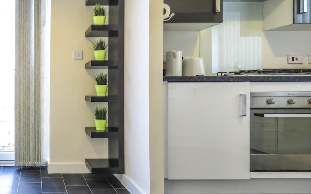 Tudors eSuites Birmingham Townhouse Private Garden Free Parking