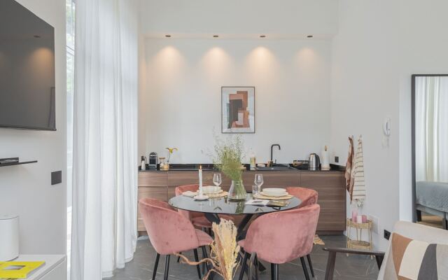 Piccola Como Lotus With 1 Bathrooms