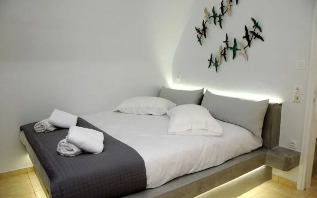 Firostefani Apartment