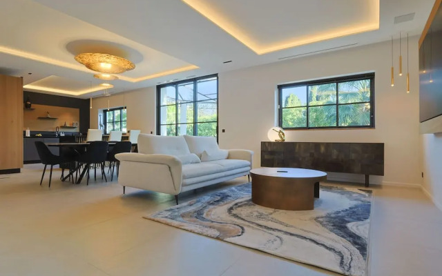 Villa Deva - 5 Bedrooms - Heated Pool