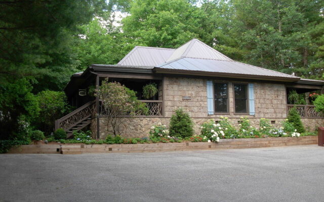 Black Bear Lodge of Sapphire