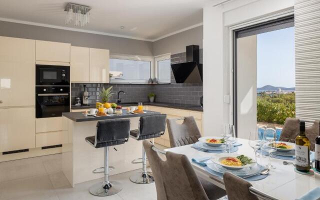 Luxury villa Mia