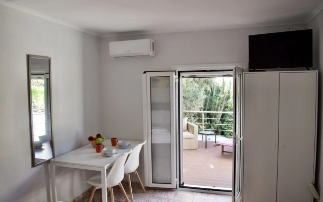 "spyros" 1-room Apartment - Simple, Cozy, Close to the Beach