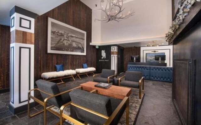 Vail Village King Hotel Room