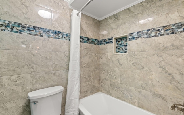 Island Inn 211