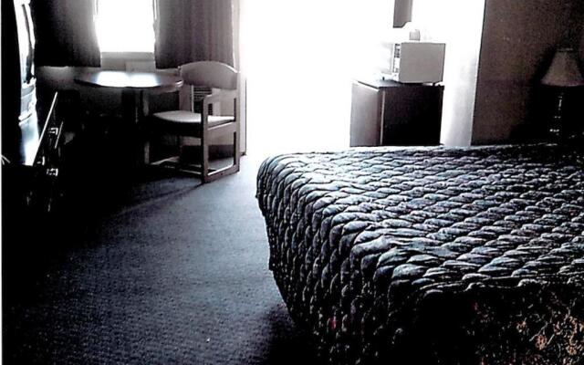 Pine Lodge Motel