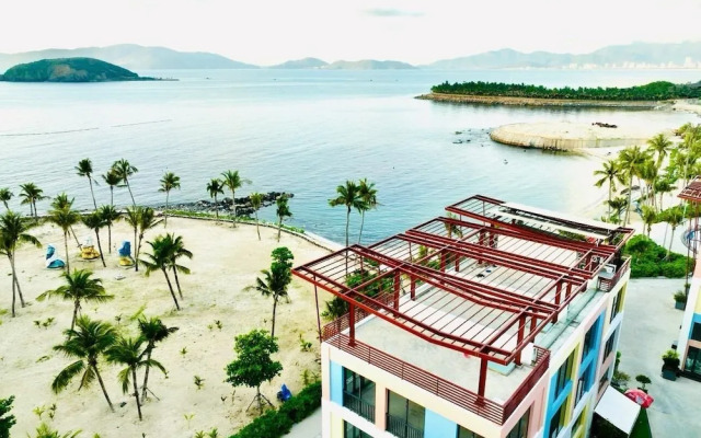 Cozy Front Beach House wid Private Beach