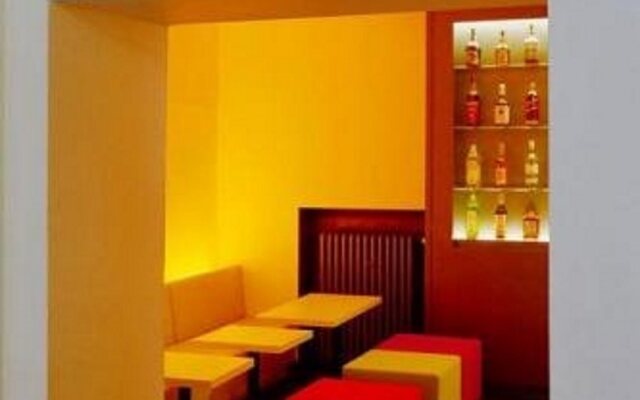 Colour Hotel